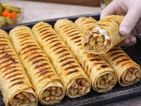 Shawarma poulet grillé au pain marqué